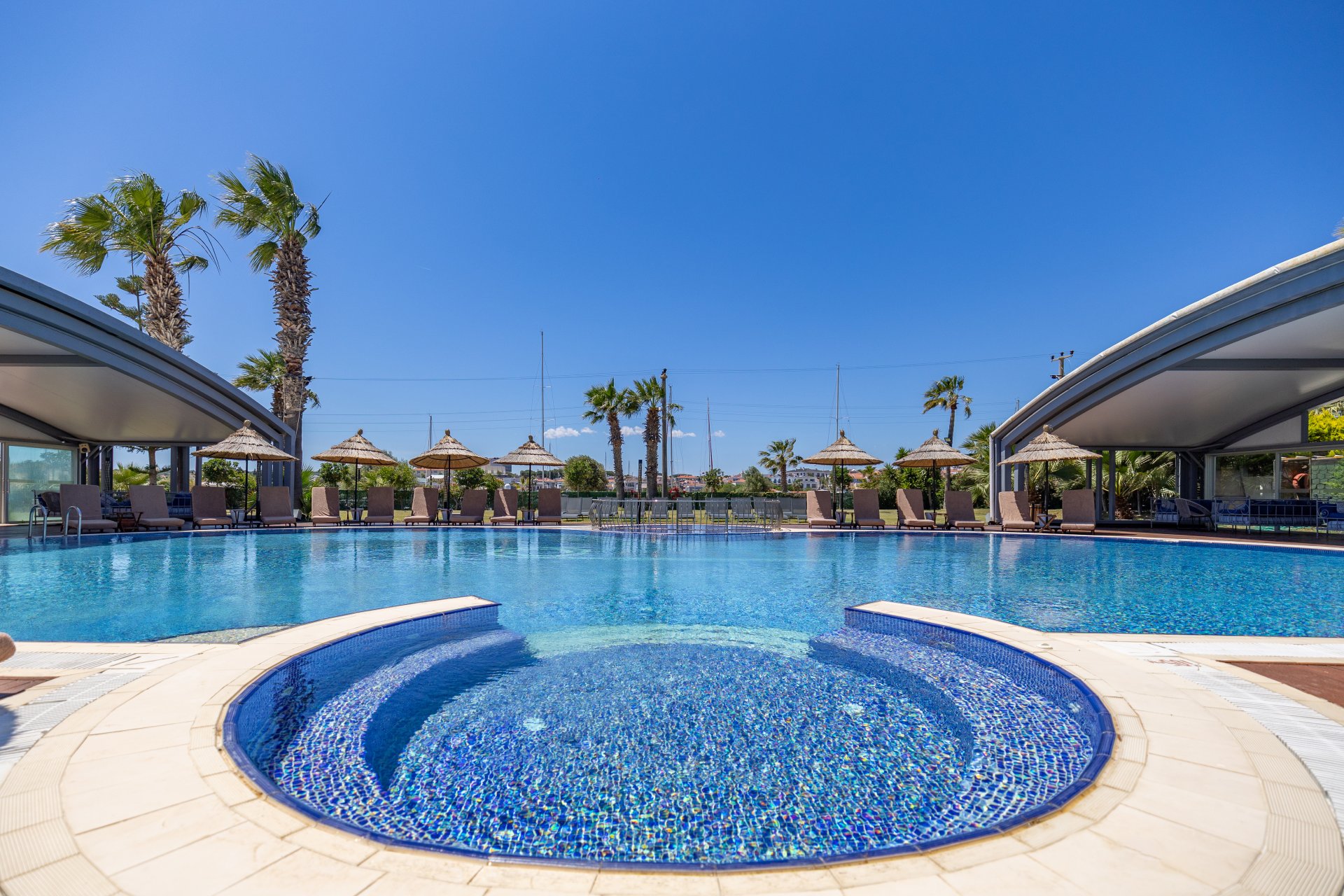 Sisus Hotel Havuz Alanı